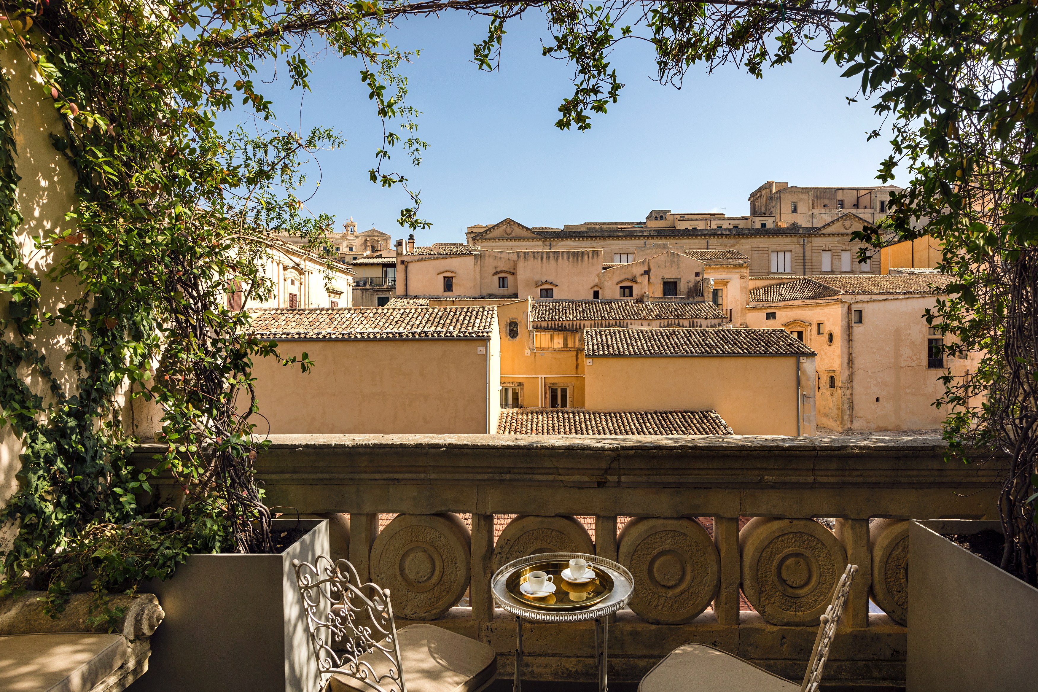 IT-Acoommodatie-Seven Rooms Villadorata-deluxe terrace.jpg