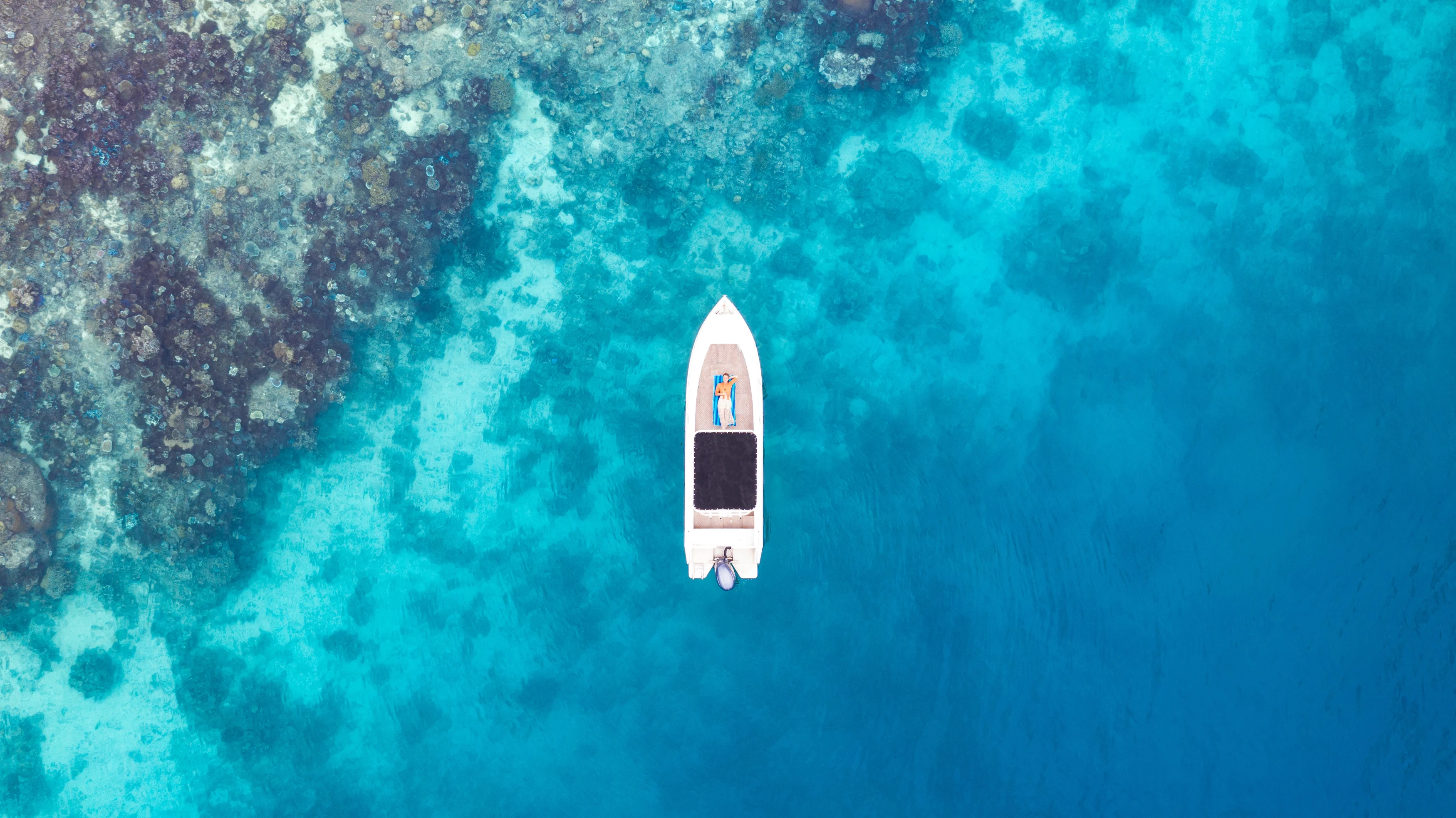 FJ-Activties-Royal Davui Island Resort-Aerial - Boat.webp