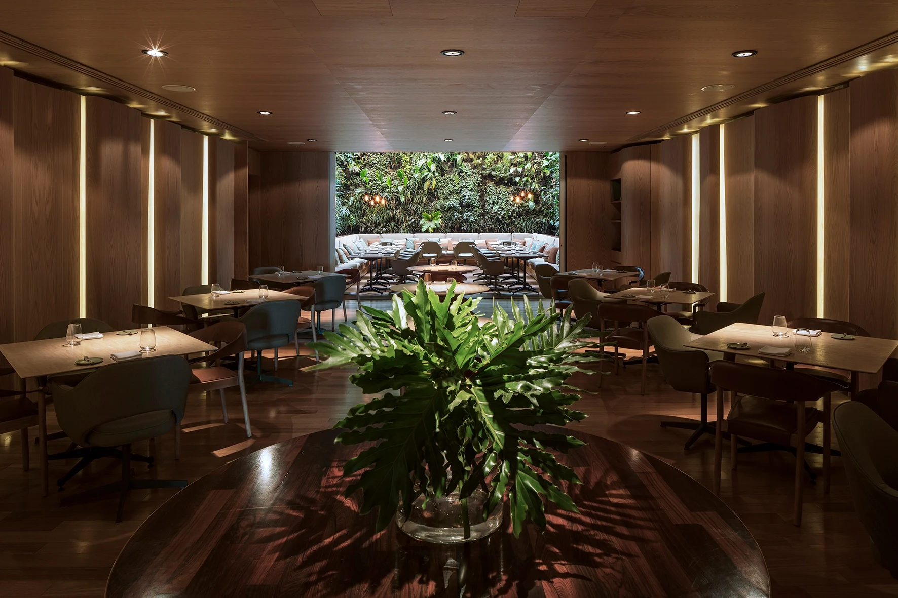 BR-Rio-de Janeiro-Hotel-Emiliano-restaurant2.webp