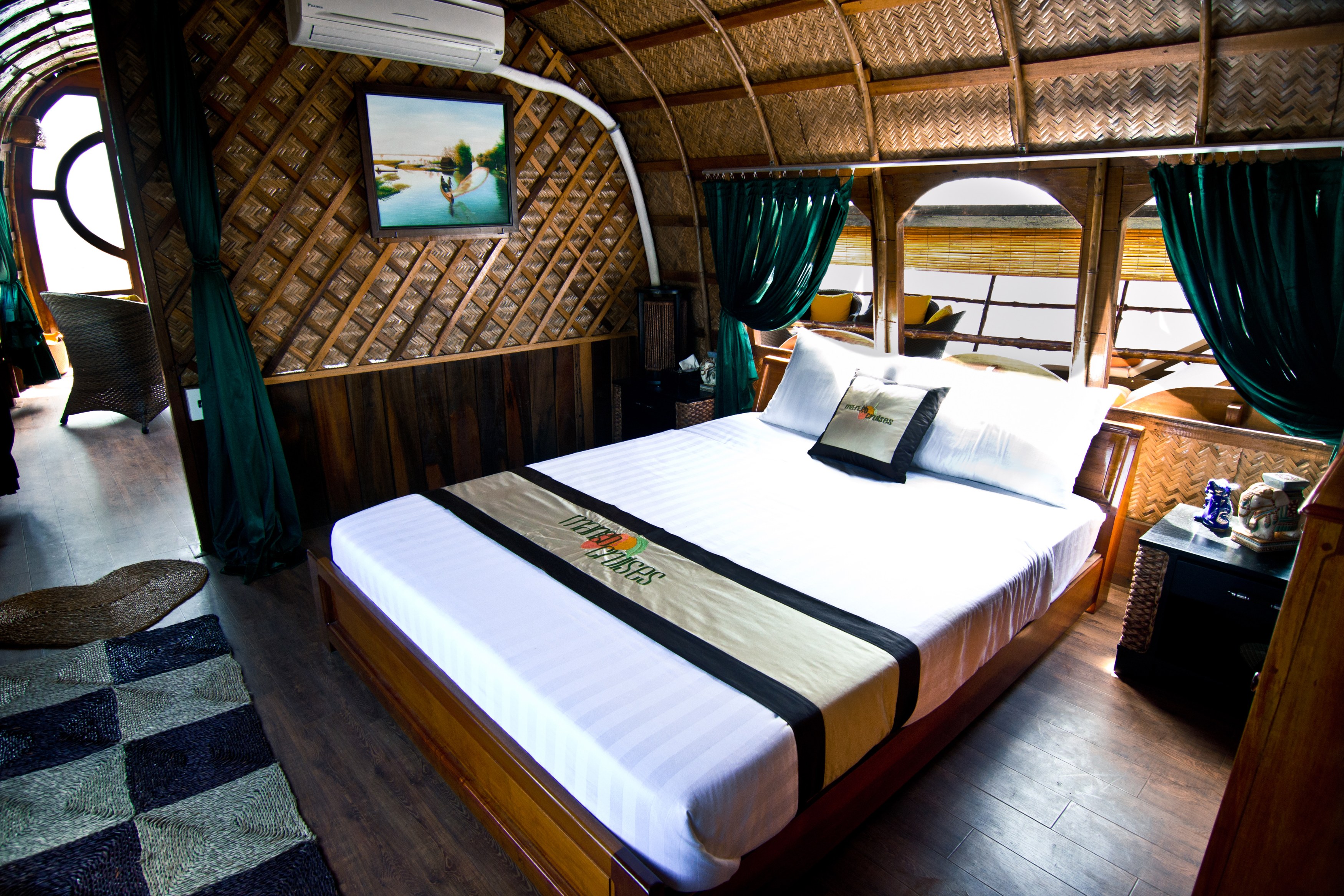 VN - Mango Cruise Mekong - Suite.jpg