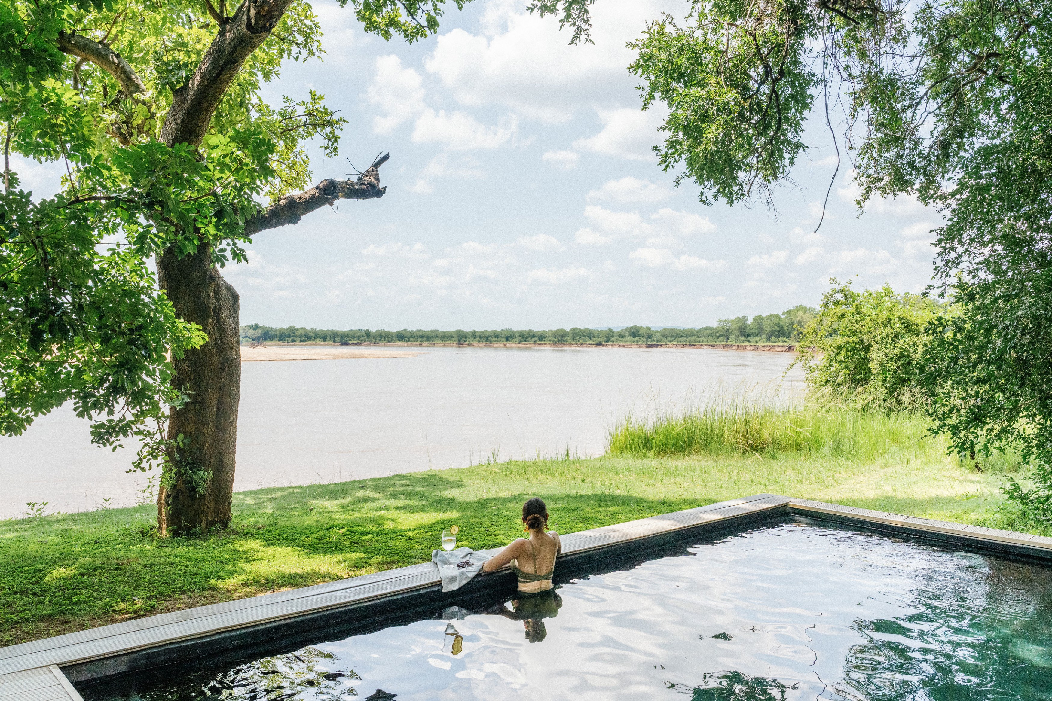 ZM-Chinzombo-pool-copyright-OliverFlyPhotography.jpg