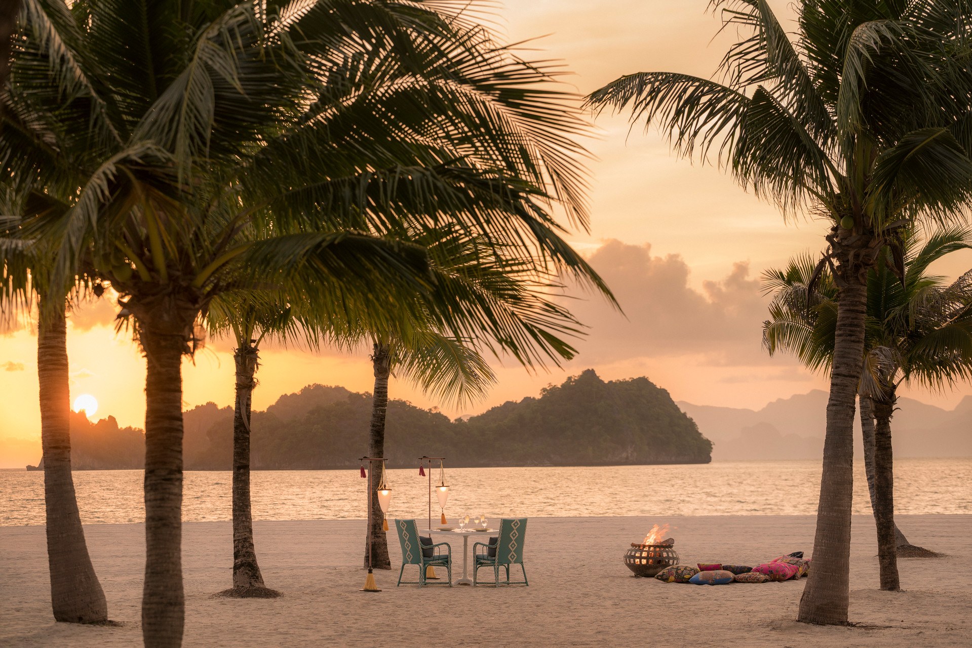 MY - Four Seasons Langkawi - Beach dining.jpg