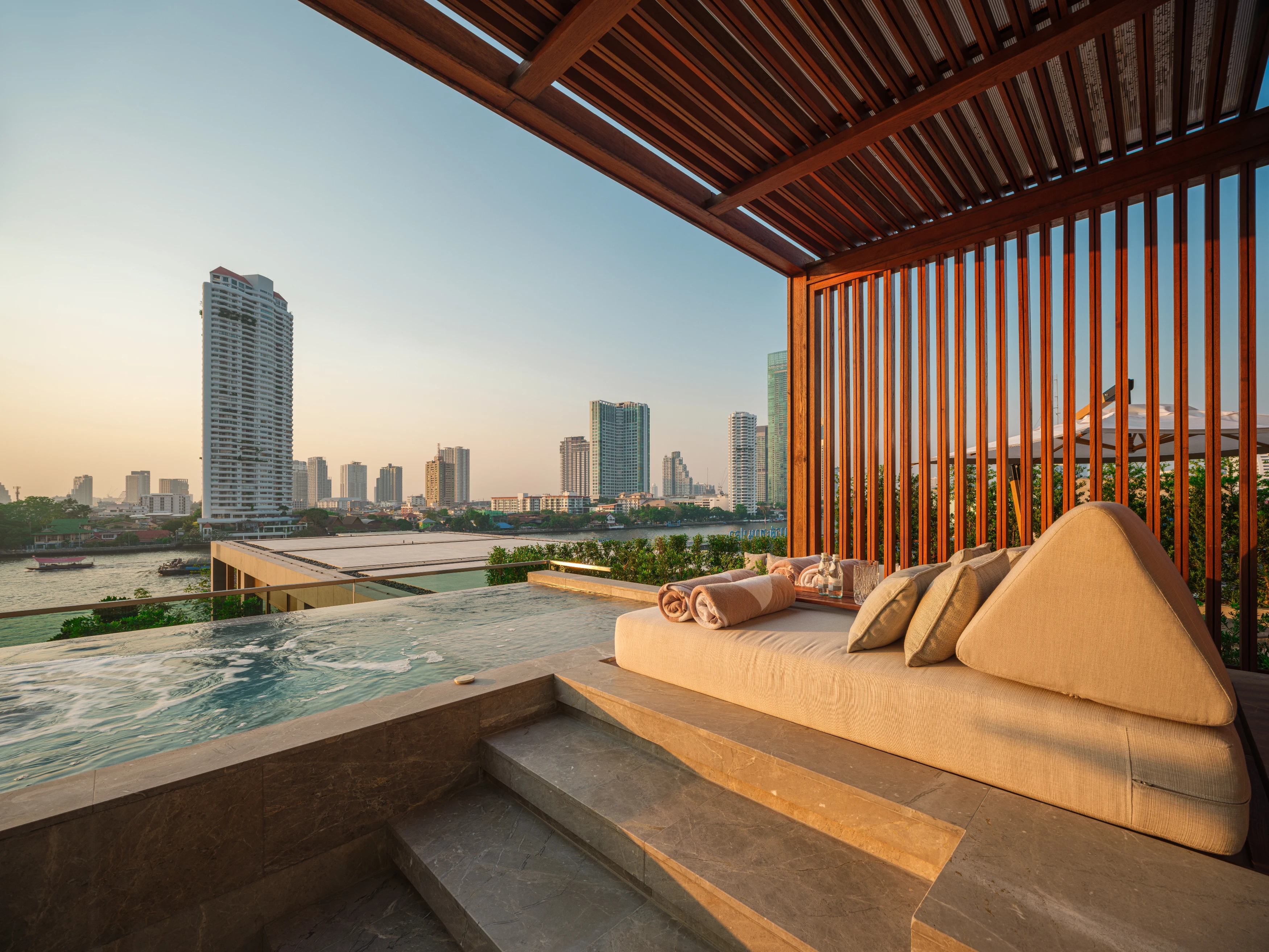 TH-accommodatie-Capella Bangkok-Verandah balcony.webp