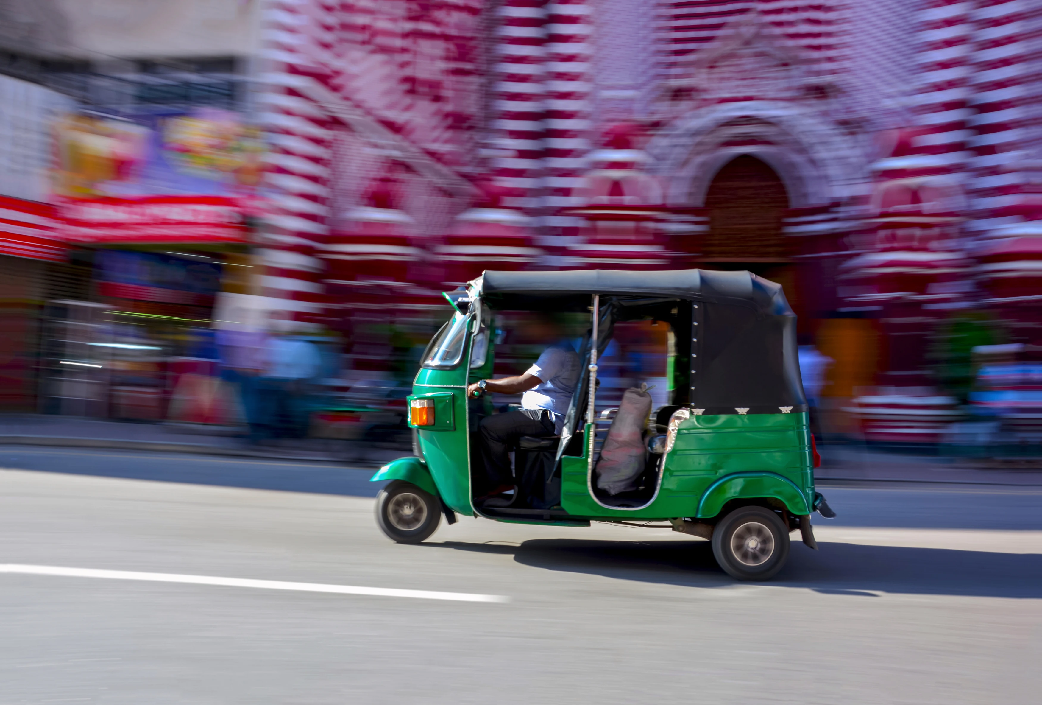 LK-Colombo Tuktuk.webp