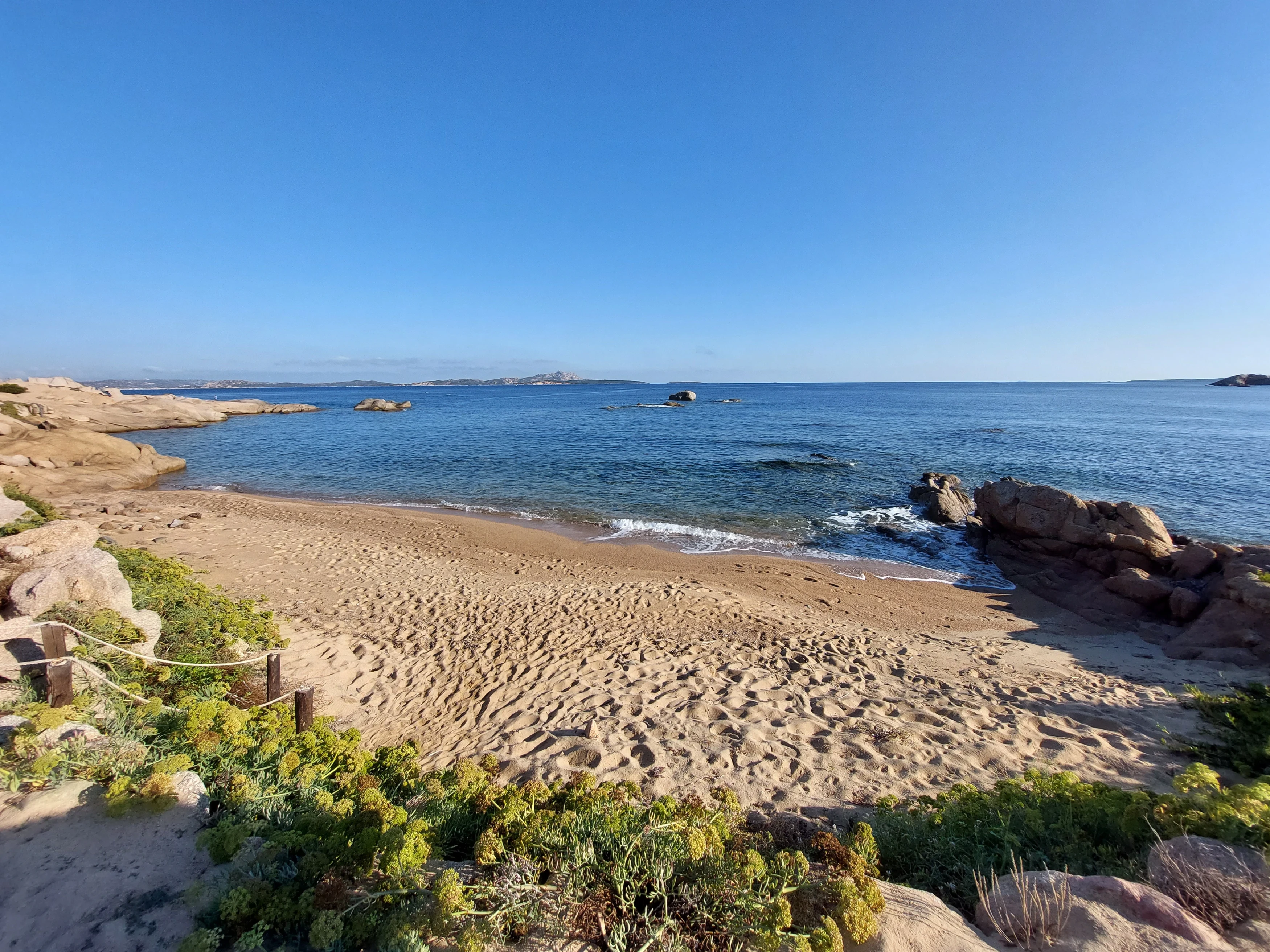 IT-studiereis-Hotel Grand Relais dei Nuraghi-strand (4).webp