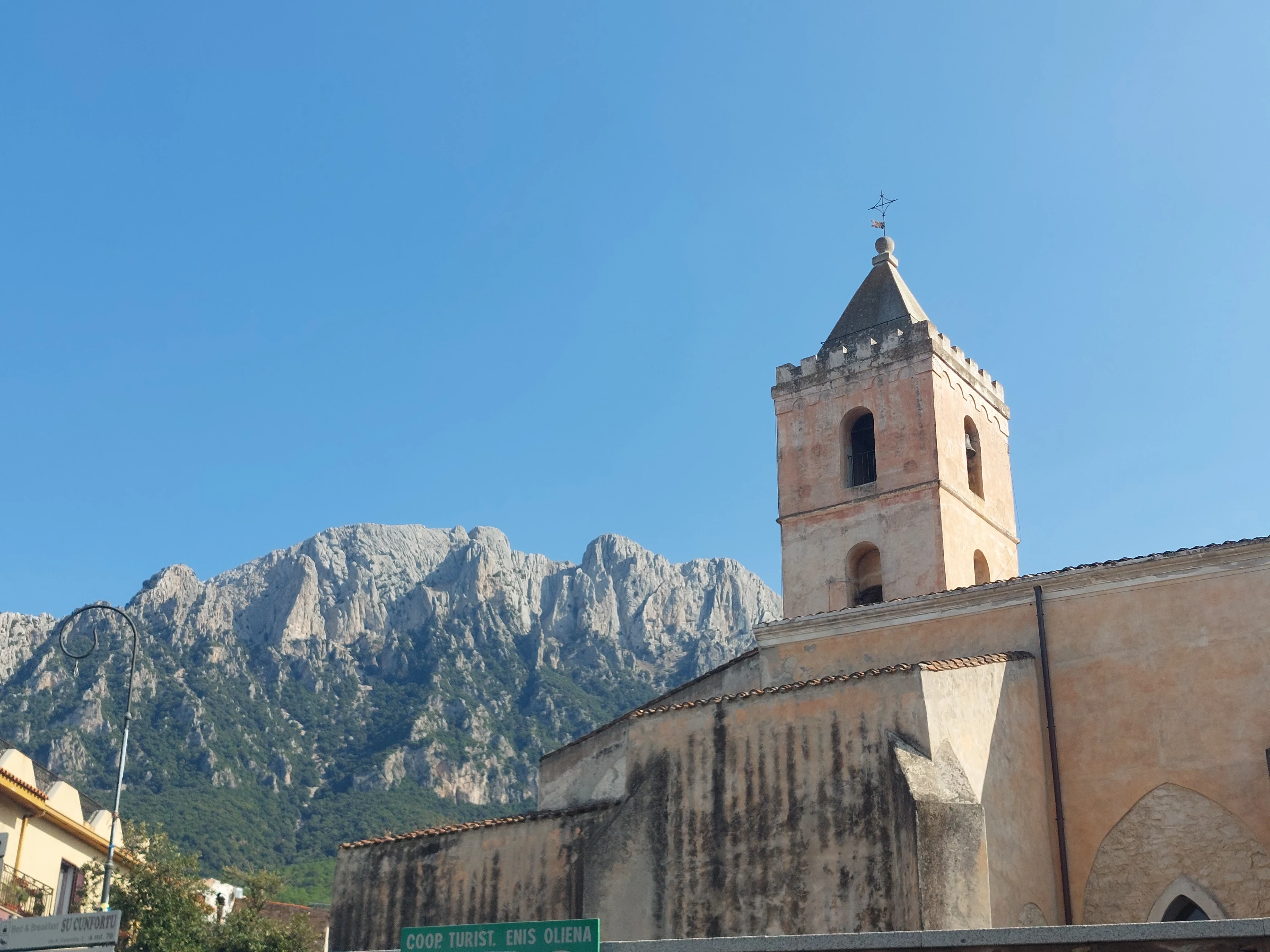 IT-studiereis-Oliena-kerk (2).webp