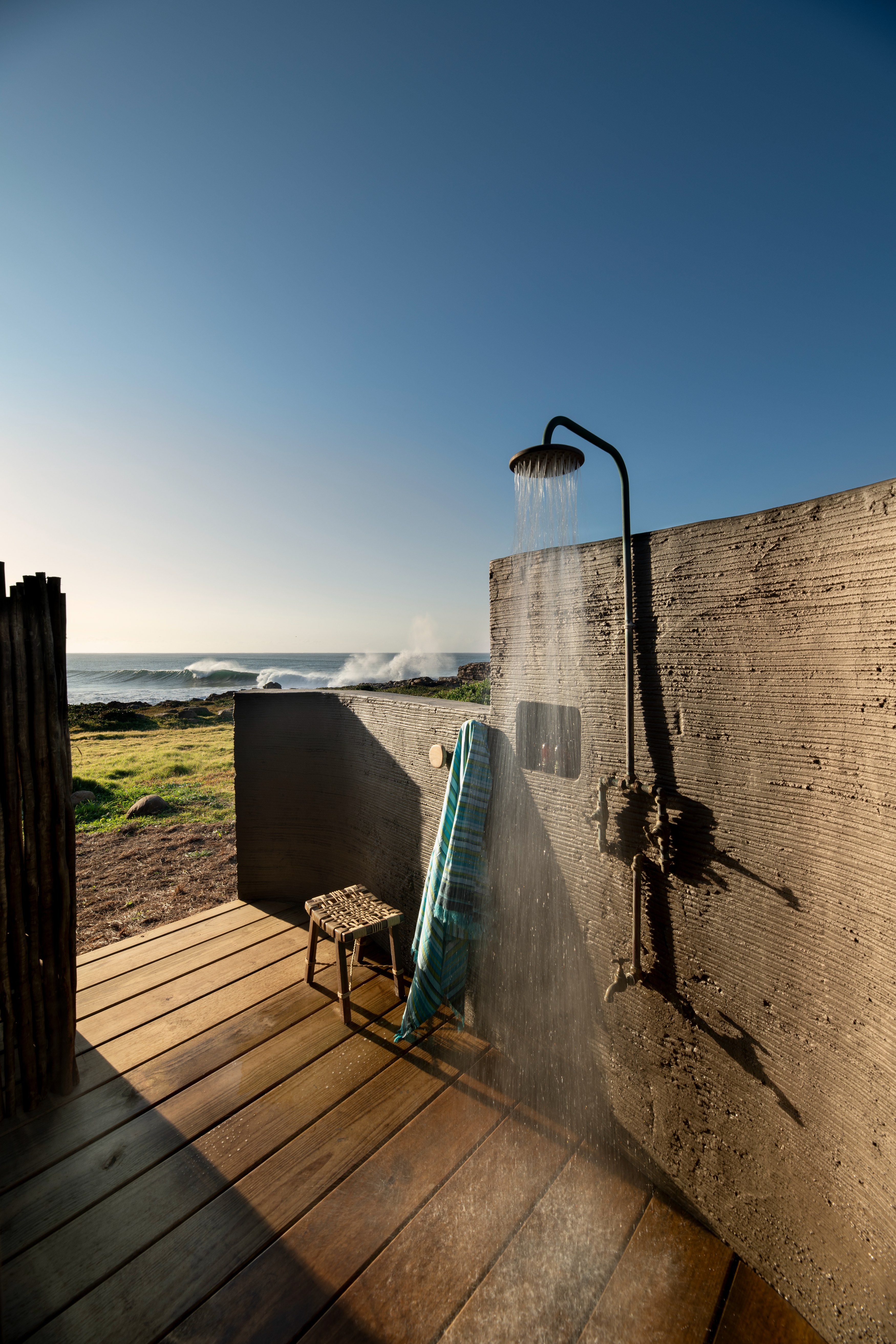 ZA-Gwe-Gwe-Lodge-Dook-Outdoor-Shower-1.jpg