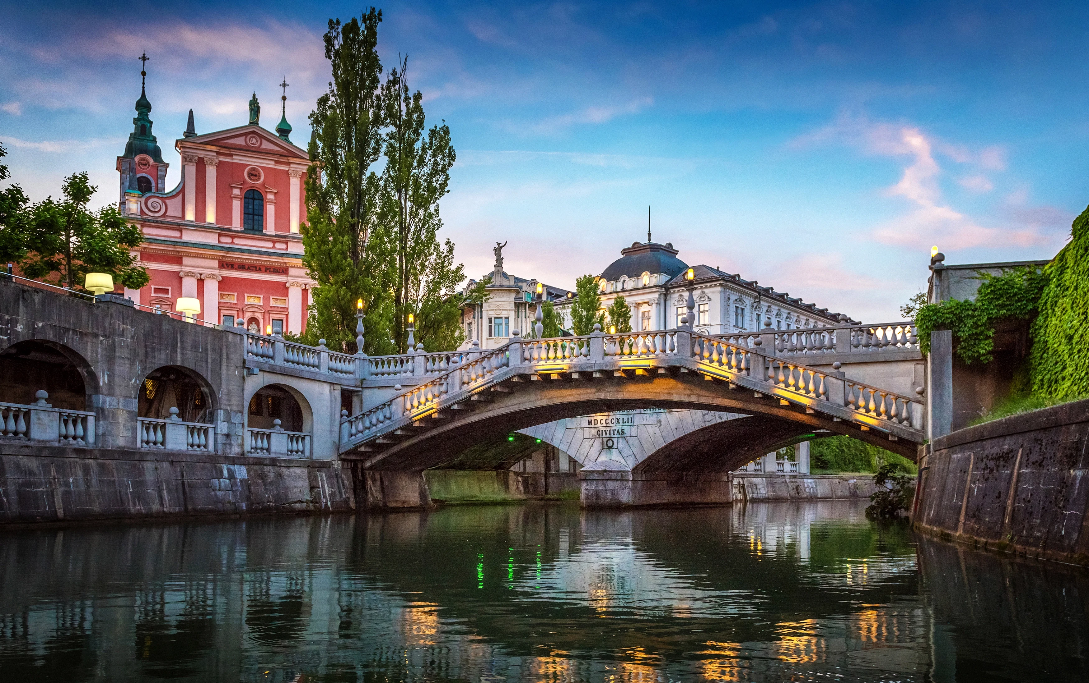SI - Slovenia - city bridge - Ljubljana.webp