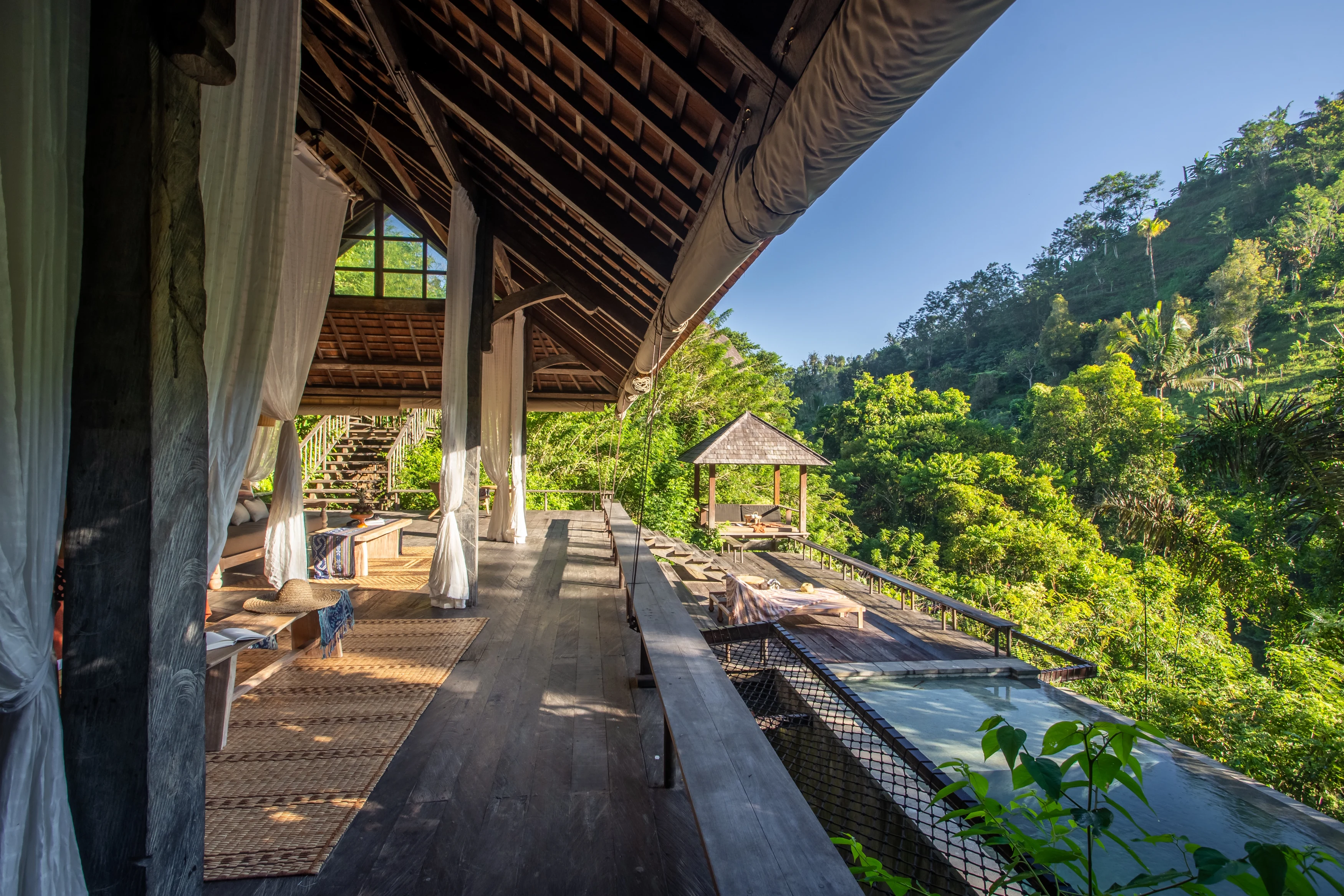 ID-Banyan-Tree- Buahan-Pool Deck (1).webp