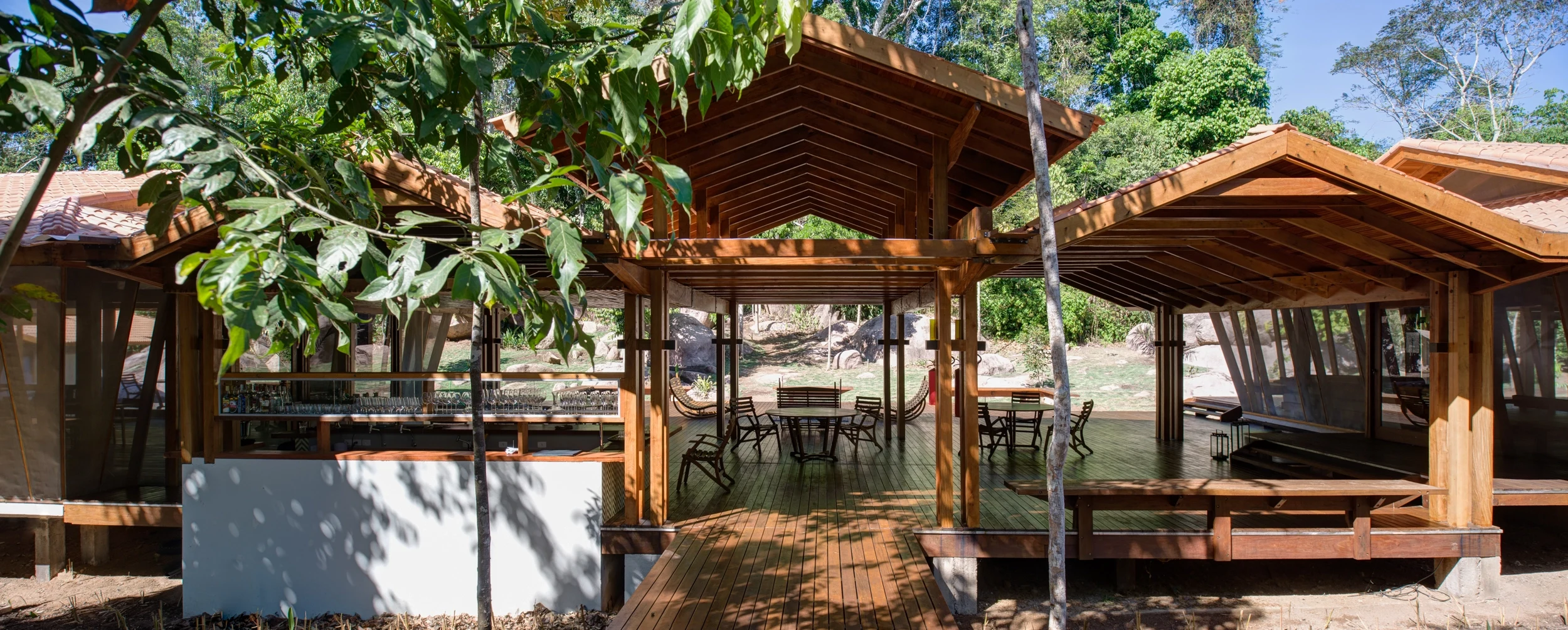 BR-Cristalino-Bar entrance-By-Katia Kuwabara.webp