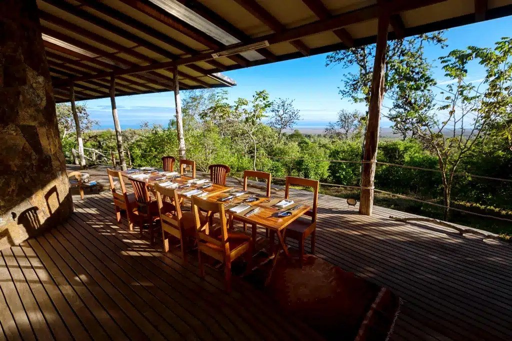 EC - Accommodatie - Galapagos Safari camp - Dining3.jpg
