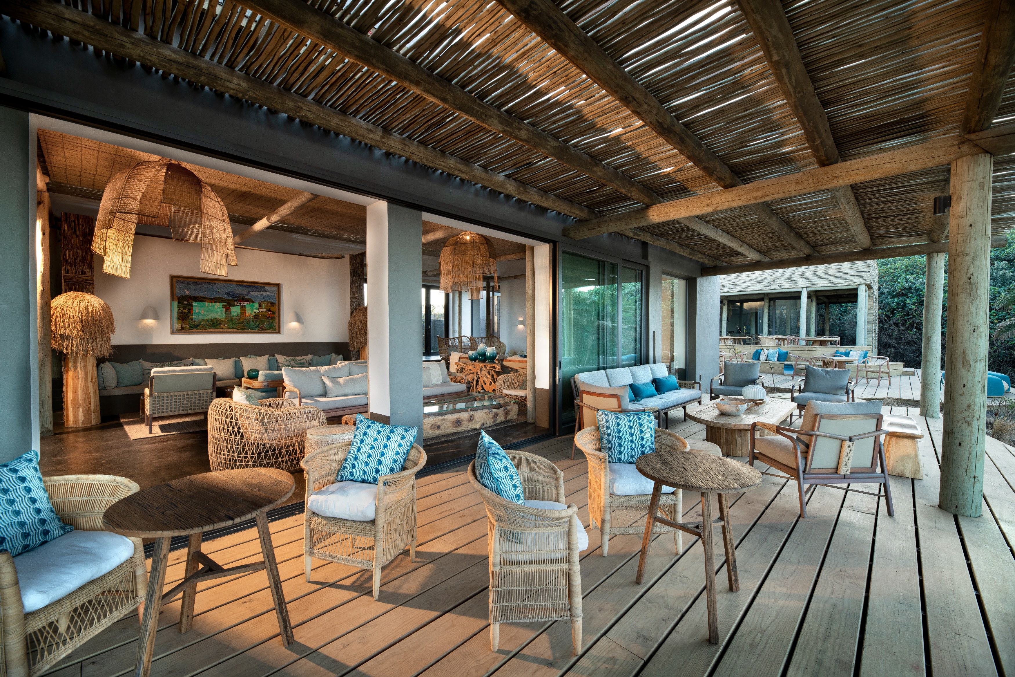 ZA-Gwe-Gwe-Lodge-Dook-L4-Outdoor-Area-1-Eten-&-Drinken.jpg